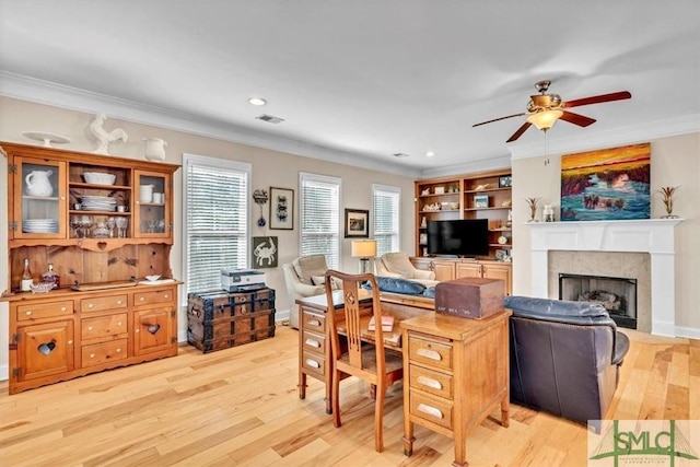 dining area with ceiling fan, ornamental molding, and light hardwood / wood-style floors