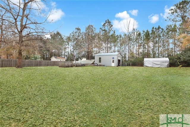 view of yard featuring a storage unit