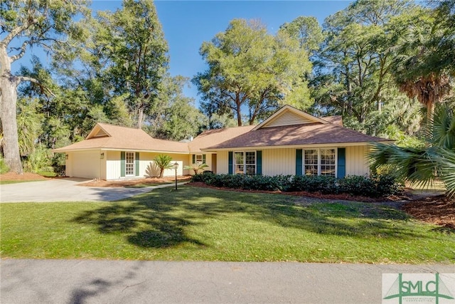 ranch-style house with a front yard