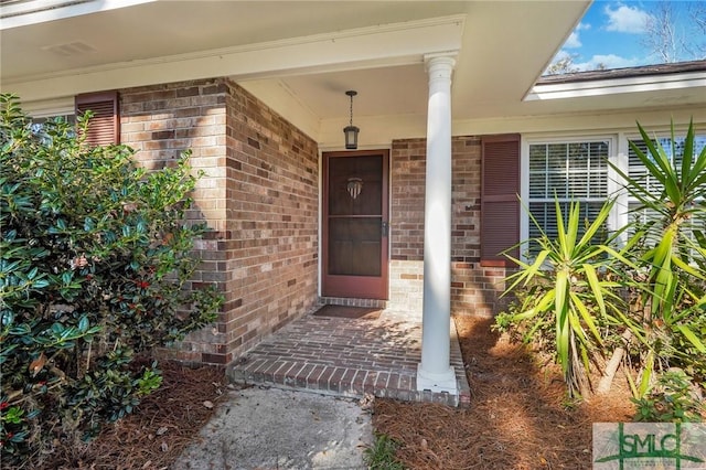 entrance to property featuring covered porch