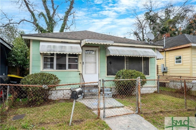 bungalow-style house featuring a front lawn