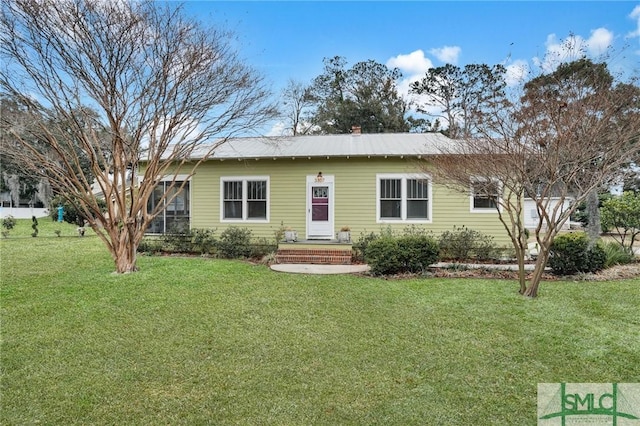 ranch-style house featuring a front lawn