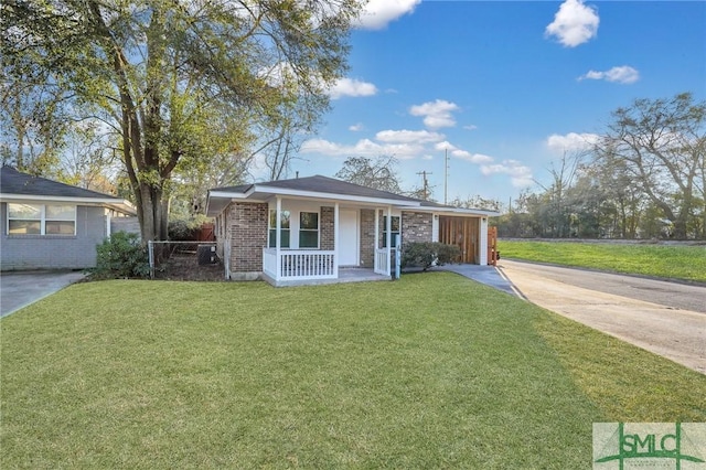 ranch-style house featuring a front yard and covered porch