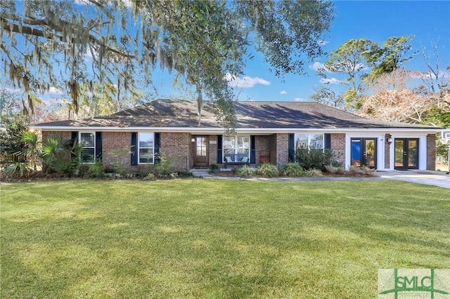 ranch-style house featuring a front lawn