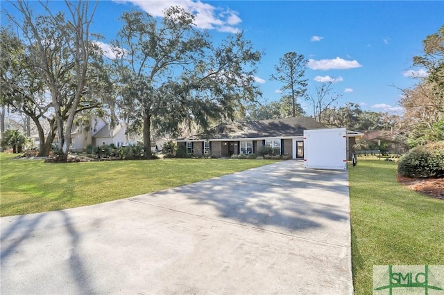 single story home with a front yard