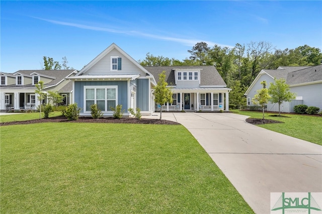 view of front facade featuring a porch and a front lawn