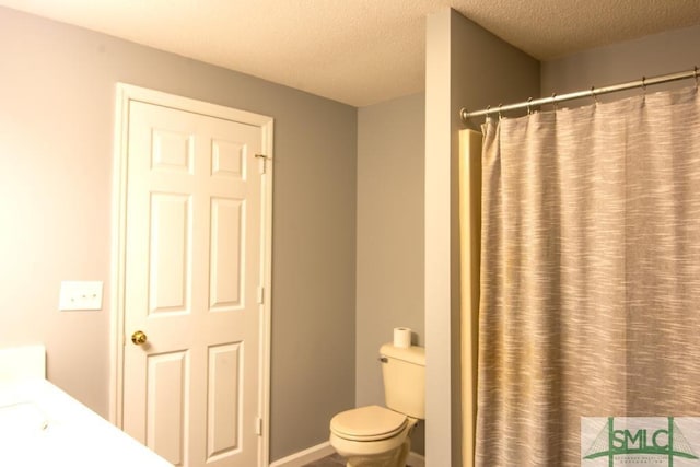 bathroom with toilet, a textured ceiling, and a shower with shower curtain