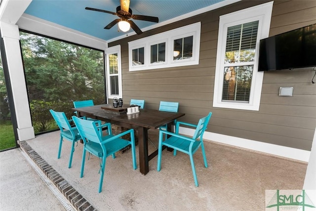 sunroom with ceiling fan