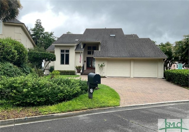 view of front facade with a garage