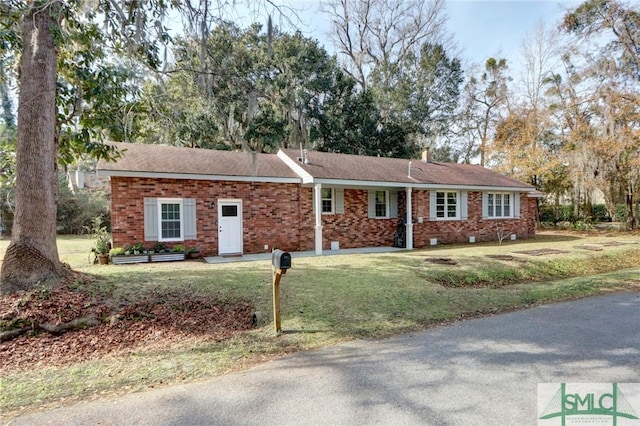 single story home featuring a front yard