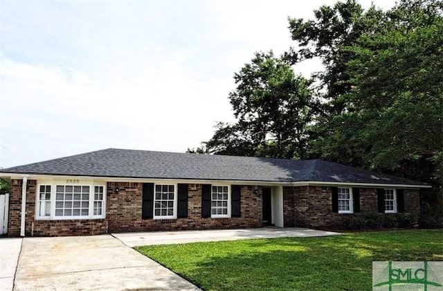 ranch-style house with a front yard