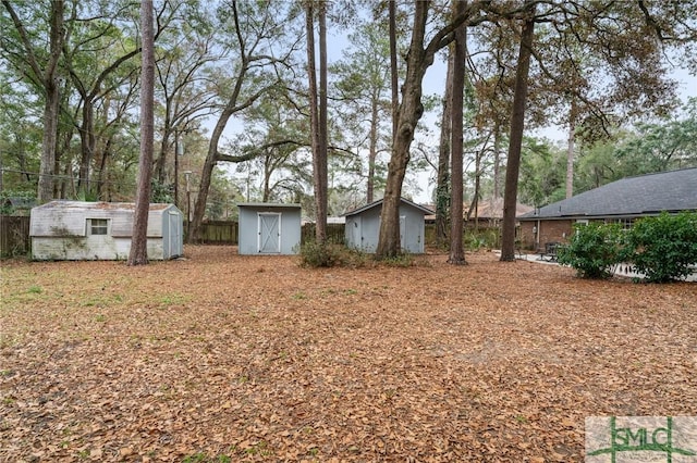 view of yard with a storage unit