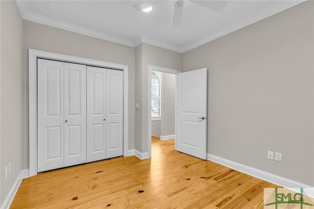 unfurnished bedroom featuring crown molding, light hardwood / wood-style flooring, a closet, and ceiling fan