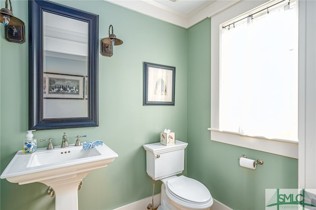 bathroom featuring a sink and toilet