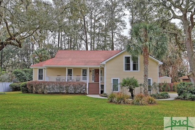 view of front facade featuring covered porch and a front lawn