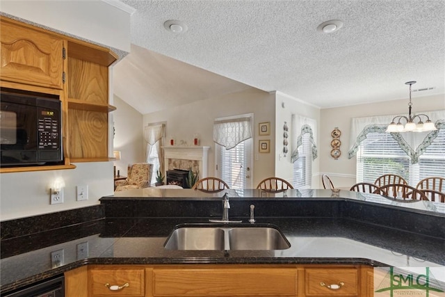 kitchen with lofted ceiling, sink, a chandelier, black microwave, and a textured ceiling