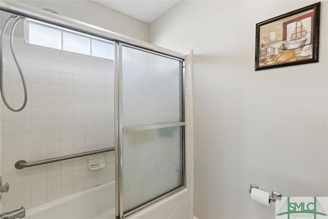 bathroom with enclosed tub / shower combo