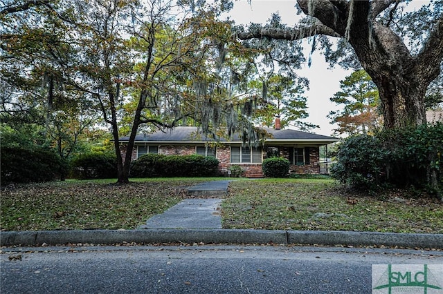 ranch-style house with a front yard