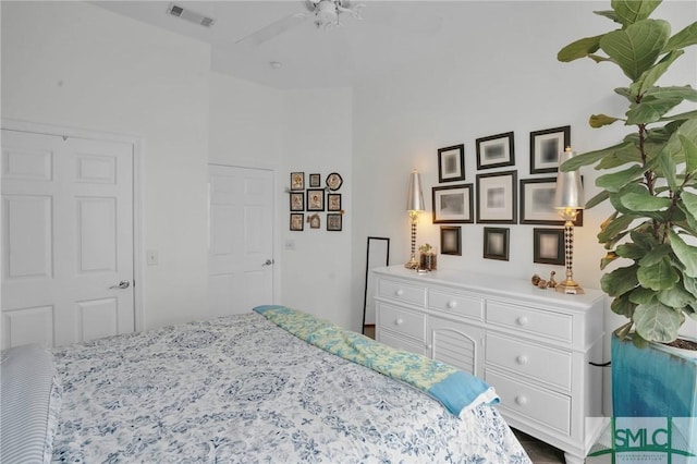 bedroom featuring ceiling fan