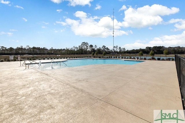 view of swimming pool