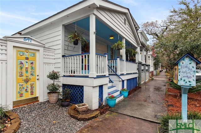 view of front of property featuring a porch