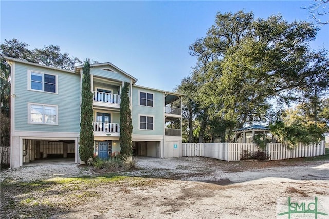 view of front of property