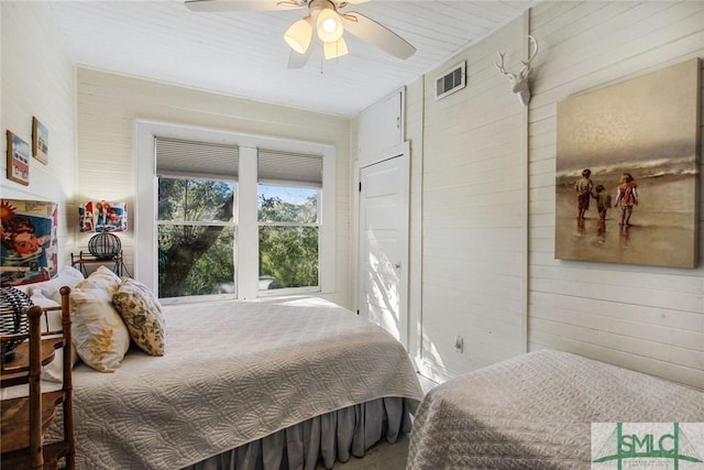 bedroom with ceiling fan