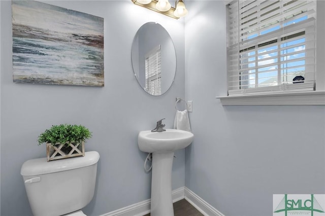 bathroom featuring toilet and sink