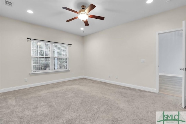 unfurnished room with light carpet and ceiling fan