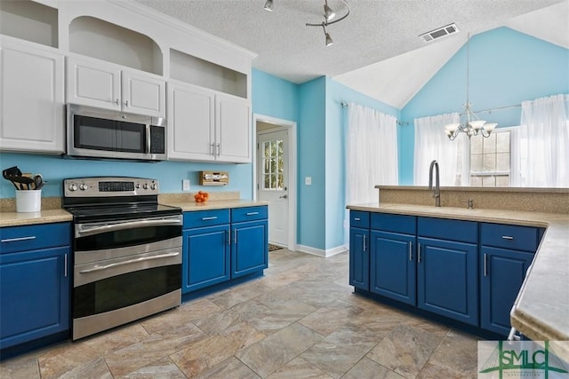 216 Olde Towne Rd, Savannah, GA 31410 - kitchen featuring appliances with stainless steel finishes, blue cabinets, a sink, a chandelier, and a textured ceiling