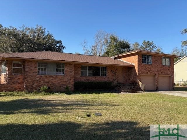 view of front of home featuring a garage and a front lawn