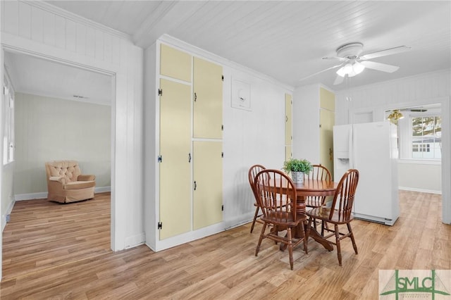 dining area featuring ceiling fan, light hardwood / wood-style flooring, and crown molding