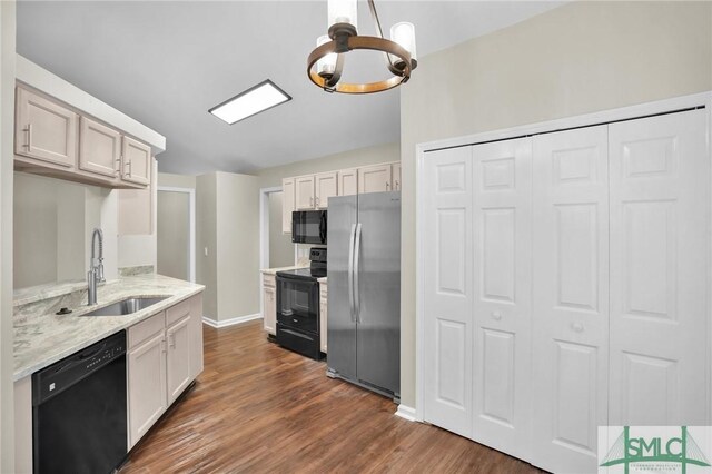 209 Mariners Way, Savannah, GA 31419 - kitchen with black appliances, a sink, a chandelier, dark wood-style floors, and light stone countertops