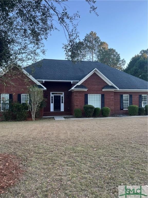 single story home with a front lawn