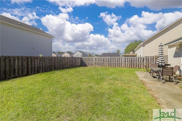 view of yard featuring a patio