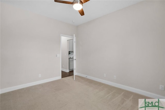 unfurnished room featuring carpet floors, baseboards, and a ceiling fan