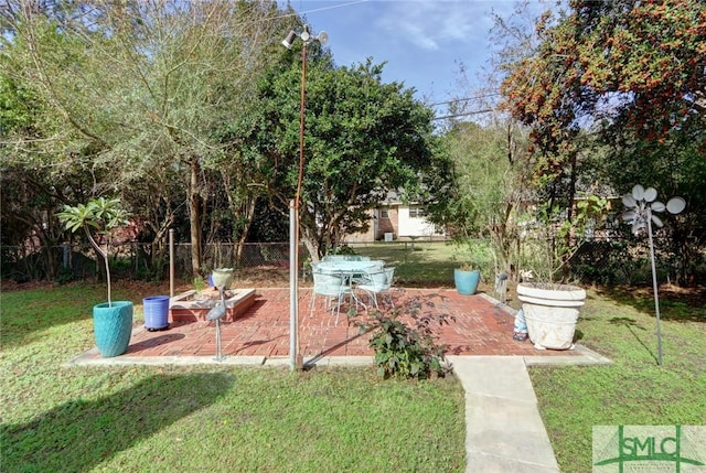 view of yard featuring a patio