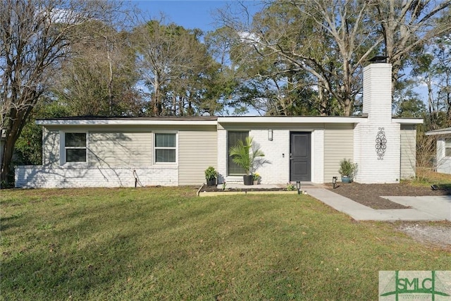 view of front of house featuring a front yard