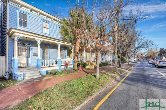 view of front of property featuring covered porch