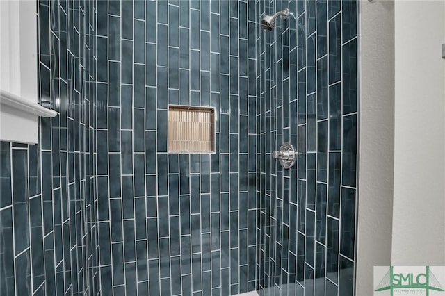 full bath with tiled shower