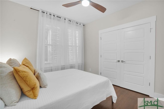 bedroom with dark wood-type flooring, a closet, and ceiling fan