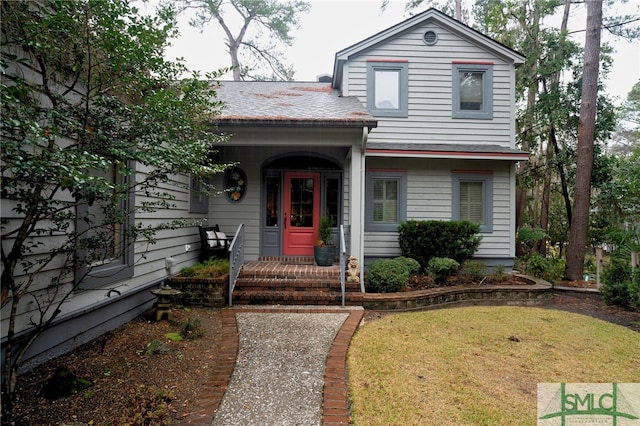 view of front of property featuring a front yard