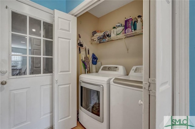 washroom with laundry area and washer and clothes dryer