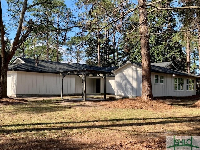exterior space with a pergola and a yard