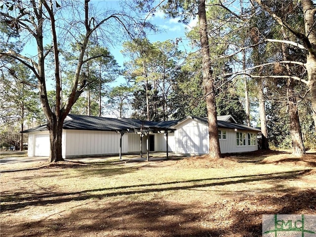 view of front of house with an attached garage, driveway, and a front lawn