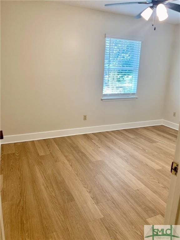 empty room featuring light wood finished floors, ceiling fan, and baseboards