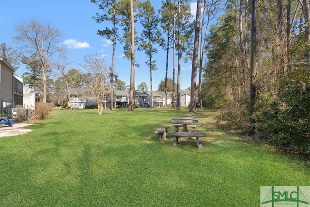 view of yard featuring a residential view