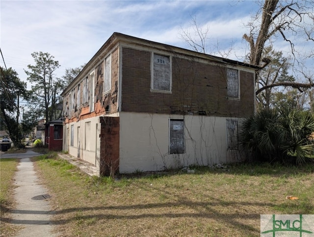 view of side of property with a yard