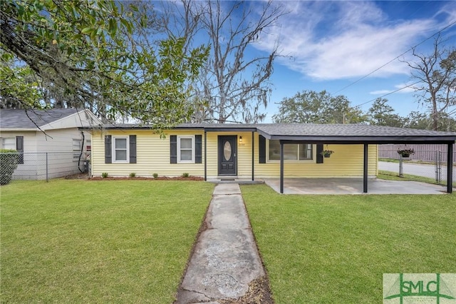 ranch-style home featuring fence, a front lawn, and an attached carport