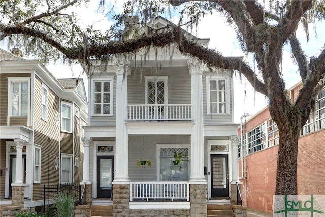 view of front facade with a balcony